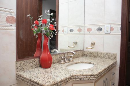 Casa à venda com 704m², 4 quartos e 5 vagas Casa à venda com 704m², 4 quartos e 5 vagasBanheiro