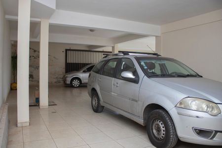 Casa à venda com 704m², 4 quartos e 5 vagas Casa à venda com 704m², 4 quartos e 5 vagasGaragem