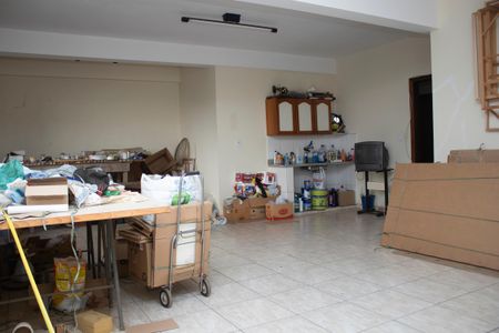 Casa à venda com 704m², 4 quartos e 5 vagas Casa à venda com 704m², 4 quartos e 5 vagasSala