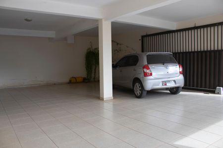 Casa à venda com 704m², 4 quartos e 5 vagas Casa à venda com 704m², 4 quartos e 5 vagasGaragem