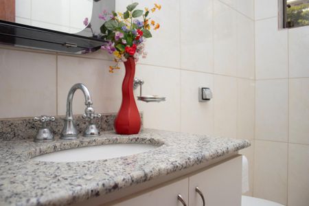 Casa à venda com 704m², 4 quartos e 5 vagas Casa à venda com 704m², 4 quartos e 5 vagasBanheiro 3