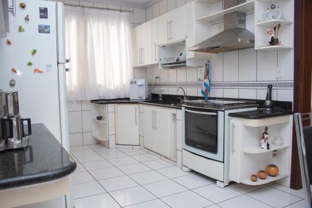 Casa à venda com 704m², 4 quartos e 5 vagas Casa à venda com 704m², 4 quartos e 5 vagasCozinha
