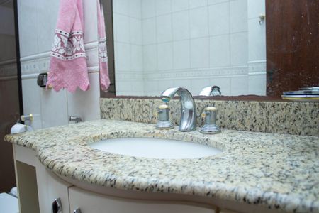 Casa à venda com 704m², 4 quartos e 5 vagas Casa à venda com 704m², 4 quartos e 5 vagasBanheiro 2