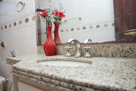 Casa à venda com 704m², 4 quartos e 5 vagas Casa à venda com 704m², 4 quartos e 5 vagasBanheiro