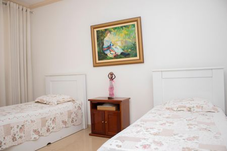 Casa à venda com 704m², 4 quartos e 5 vagas Casa à venda com 704m², 4 quartos e 5 vagasQuarto 3