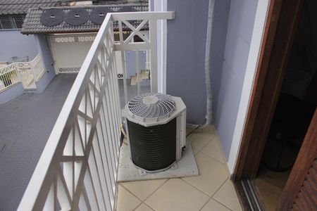 Casa de condomínio à venda com 166m², 3 quartos e 3 vagasVaranda