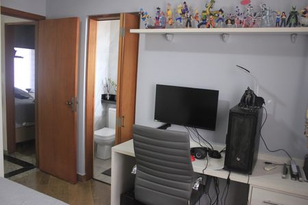 Casa de condomínio à venda com 166m², 3 quartos e 3 vagasSuíte 3