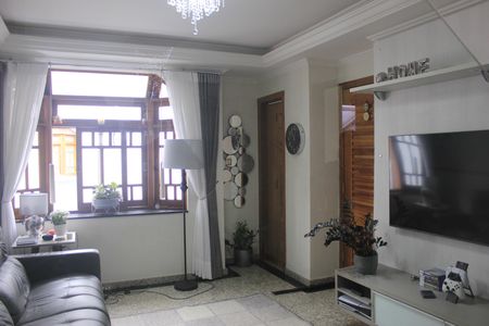 Casa de condomínio à venda com 166m², 3 quartos e 3 vagasSala