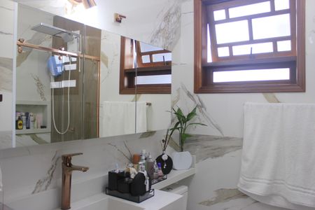 Casa de condomínio à venda com 166m², 3 quartos e 3 vagasBanheiro da Suíte 1