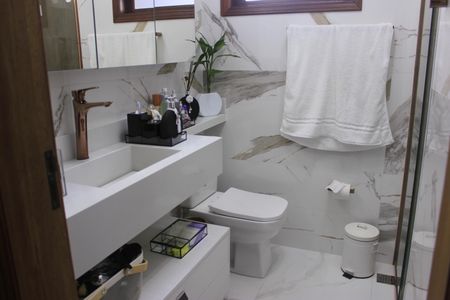 Casa de condomínio à venda com 166m², 3 quartos e 3 vagasBanheiro da Suíte 1