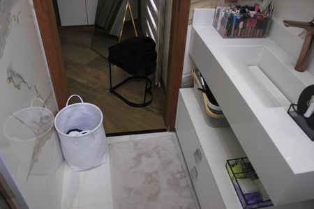 Casa de condomínio à venda com 166m², 3 quartos e 3 vagasBanheiro da Suíte 1