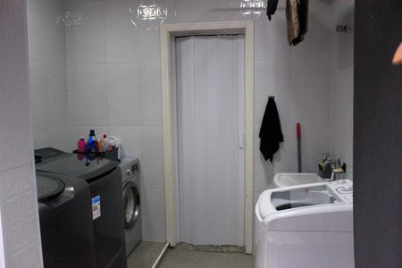 Casa de condomínio à venda com 166m², 3 quartos e 3 vagasLavanderia