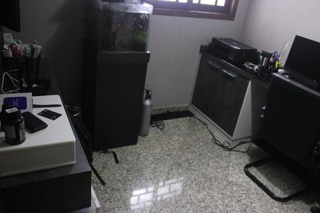 Casa de condomínio à venda com 166m², 3 quartos e 3 vagasEscritório