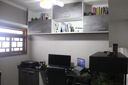 Casa de condomínio à venda com 166m², 3 quartos e 3 vagasEscritório