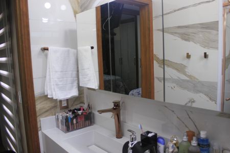 Casa de condomínio à venda com 166m², 3 quartos e 3 vagasBanheiro da Suíte 1