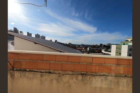 Casa à venda com 90m², 2 quartos e 1 vaga vista/ Quarto 2