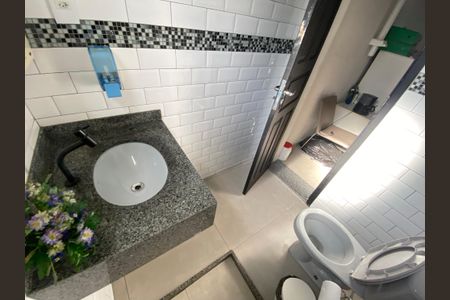 Casa à venda com 350m², 4 quartos e 10 vagas Casa à venda com 350m², 4 quartos e 10 vagasBanheiro de Serviço