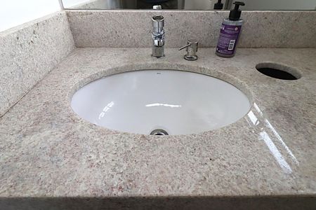 Casa à venda com 300m², 3 quartos e 3 vagasBanheiro 1