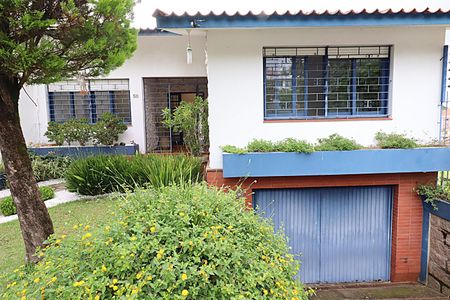 Casa à venda com 300m², 3 quartos e 3 vagasFachada 