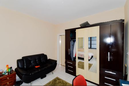 Casa à venda com 216m², 2 quartos e 2 vagas Casa à venda com 216m², 2 quartos e 2 vagasQuarto