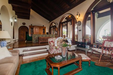 Casa à venda com 430m², 3 quartos e 2 vagas Casa à venda com 430m², 3 quartos e 2 vagasSala