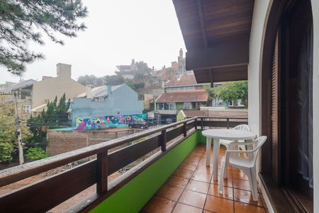 Casa à venda com 430m², 3 quartos e 2 vagas Casa à venda com 430m², 3 quartos e 2 vagasVaranda da Suíte