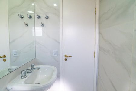 Apartamento à venda com 70m², 2 quartos e 1 vaga Apartamento à venda com 70m², 2 quartos e 1 vagaBanheiro