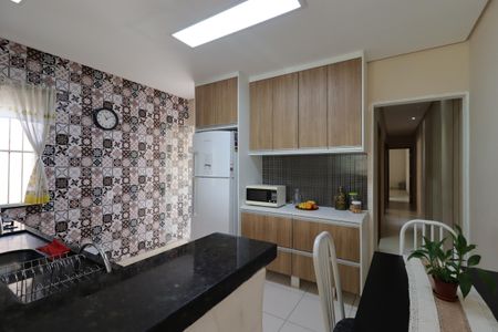 Casa à venda com 153m², 3 quartos e 2 vagasCozinha