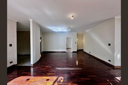 Casa à venda com 463m², 4 quartos e 6 vagas Casa à venda com 463m², 4 quartos e 6 vagasSala