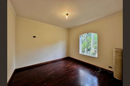 Casa à venda com 463m², 4 quartos e 6 vagas Casa à venda com 463m², 4 quartos e 6 vagasEscritório