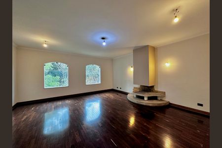 Casa à venda com 463m², 4 quartos e 6 vagas Casa à venda com 463m², 4 quartos e 6 vagasSala