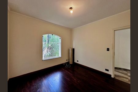 Casa à venda com 463m², 4 quartos e 6 vagas Casa à venda com 463m², 4 quartos e 6 vagasEscritório