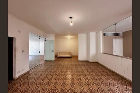 Casa à venda com 463m², 4 quartos e 6 vagas Casa à venda com 463m², 4 quartos e 6 vagasÁrea comum