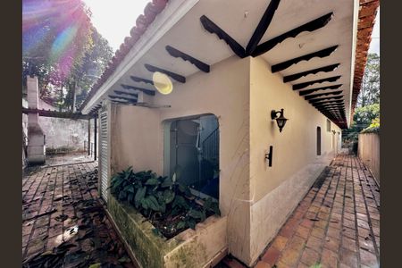 Casa à venda com 463m², 4 quartos e 6 vagas Casa à venda com 463m², 4 quartos e 6 vagasQuintal de Serviço