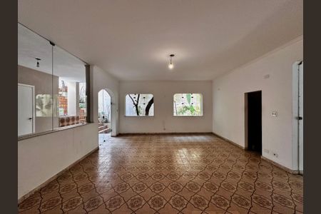 Casa à venda com 463m², 4 quartos e 6 vagas Casa à venda com 463m², 4 quartos e 6 vagasÁrea comum