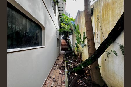 Casa à venda com 463m², 4 quartos e 6 vagas Casa à venda com 463m², 4 quartos e 6 vagasEntrada Lateral
