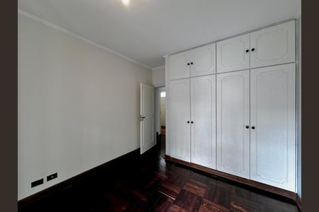 Casa à venda com 463m², 4 quartos e 6 vagas Casa à venda com 463m², 4 quartos e 6 vagasQuarto 2