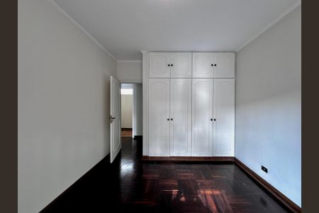 Casa à venda com 463m², 4 quartos e 6 vagas Casa à venda com 463m², 4 quartos e 6 vagasQuarto 2