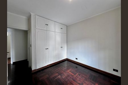 Casa à venda com 463m², 4 quartos e 6 vagas Casa à venda com 463m², 4 quartos e 6 vagasQuarto 2