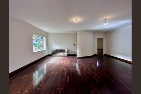 Casa à venda com 463m², 4 quartos e 6 vagas Casa à venda com 463m², 4 quartos e 6 vagasSala
