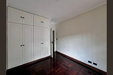 Casa à venda com 463m², 4 quartos e 6 vagas Casa à venda com 463m², 4 quartos e 6 vagasQuarto 1