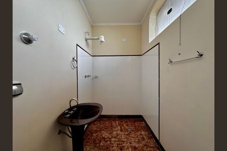 Casa à venda com 463m², 4 quartos e 6 vagas Casa à venda com 463m², 4 quartos e 6 vagasBanheiro Social