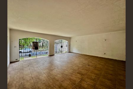 Casa à venda com 463m², 4 quartos e 6 vagas Casa à venda com 463m², 4 quartos e 6 vagasGaragem