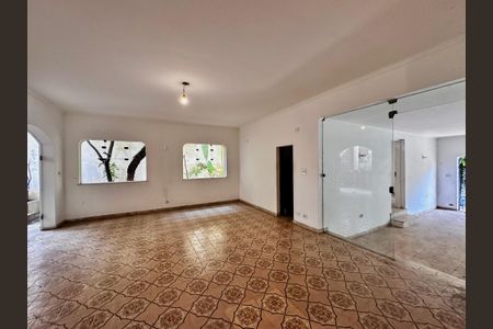 Casa à venda com 463m², 4 quartos e 6 vagas Casa à venda com 463m², 4 quartos e 6 vagasÁrea comum