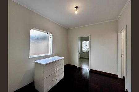 Casa à venda com 463m², 4 quartos e 6 vagas Casa à venda com 463m², 4 quartos e 6 vagasCloset Suíte 2
