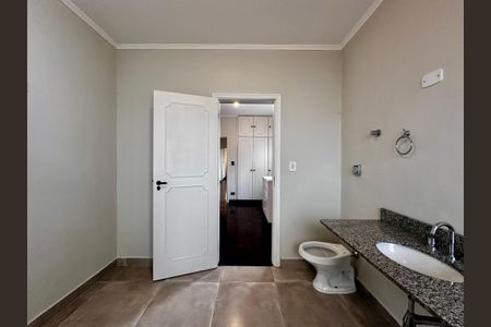 Casa à venda com 463m², 4 quartos e 6 vagas Casa à venda com 463m², 4 quartos e 6 vagasBanheiro Suíte 2