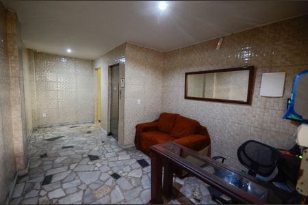 Apartamento à venda com 65m², 2 quartos e sem vaga Apartamento à venda com 65m², 2 quartos e sem vagaHall