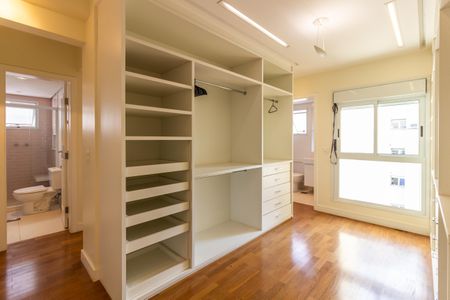 Apartamento à venda com 148m², 2 quartos e 3 vagasCloset da suíte 2
