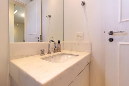 Apartamento à venda com 148m², 2 quartos e 3 vagasBanheiro 2 da Suíte 2