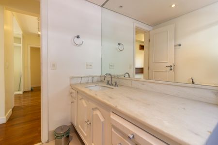 Apartamento à venda com 148m², 2 quartos e 3 vagasBanheiro 1 da Suíte 2